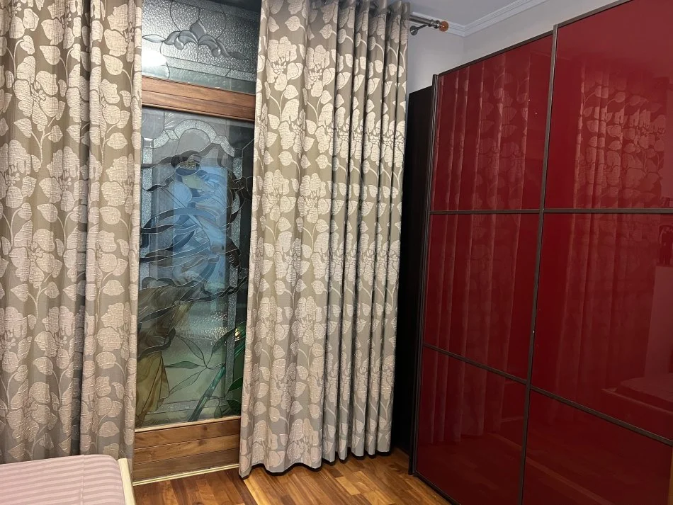 Tirane, jepet me qera apartament 3+1+Ballkon Kati 1, 150 m² 1.000 € (Rruga Abraham Lincoln)