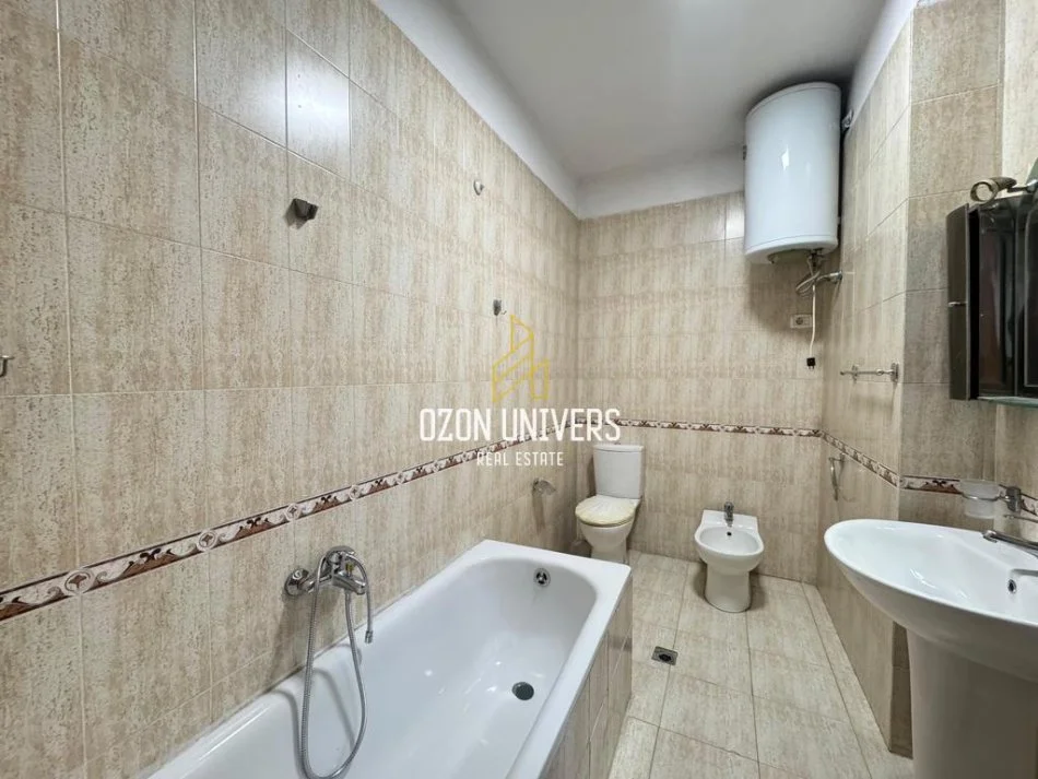 Tirane, jepet me qera apartament 2+1+Ballkon Kati 6, 120 m² 700 € (Ish Ekspozita)