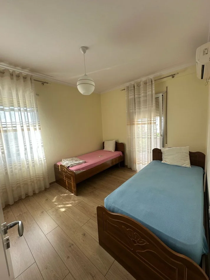 Tirane, jepet me qera apartament 2+1 Kati 2, 122 m² 900 € (Kopshti Zoologjik)
