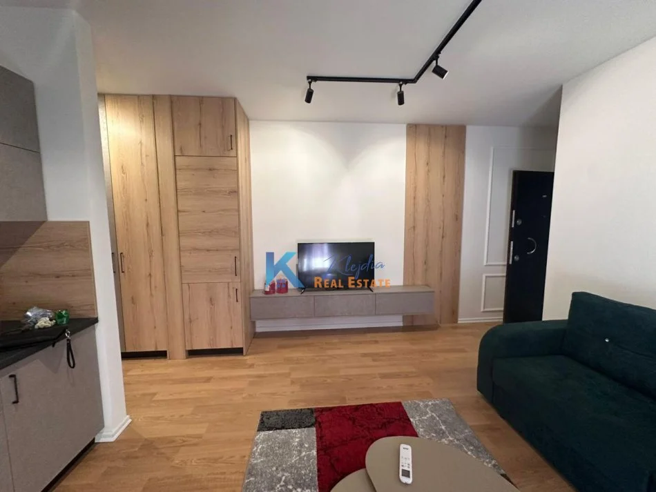 Tirane, jap me qera apartament 1+1+Ballkon Kati 2, 550 m² 550 € (1+1 per qira ne Selite, afer Xhamise se Selites)