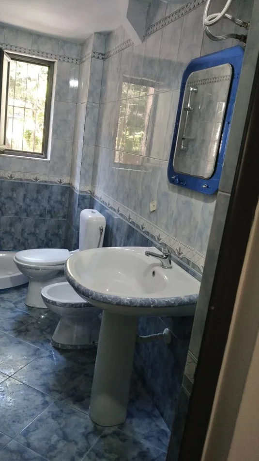 Tirane, jepet me qera apartament 2+1 Kati 1, 70 m² 350 € (Stacioni i trenit)