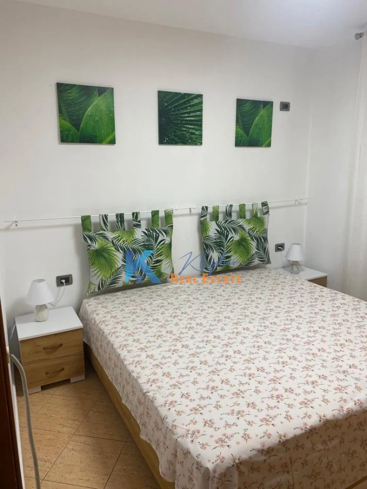 Tirane, jap me qera apartament 1+1 Kati 5, 52 m² 510 € (Qender, afer Postes Qendrore)