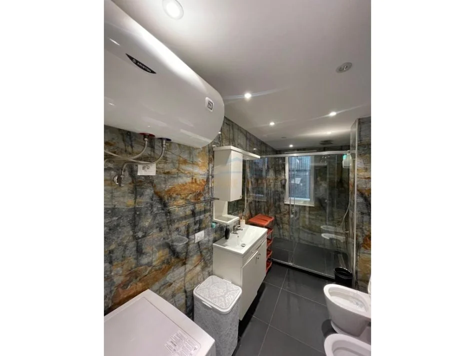 Tirane, jepet me qera apartament 2+1+Aneks+Ballkon Kati 2, 100 m² 800 € (Kompleksi Mateo ,Kopshti Zoologjik,Tirane.)