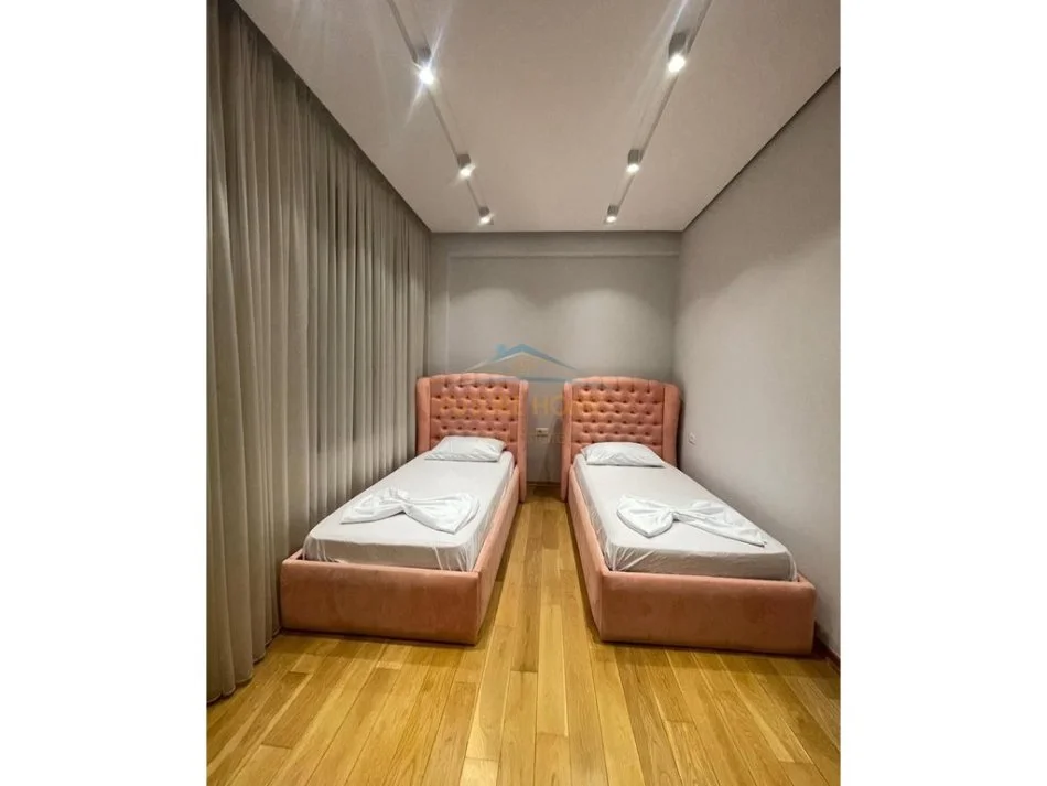 Tirane, jepet me qera apartament 2+1+Aneks+Ballkon Kati 5, 140 m² 1.200 € (Rruga Bardhyl, Farmacia 10, Tirane)