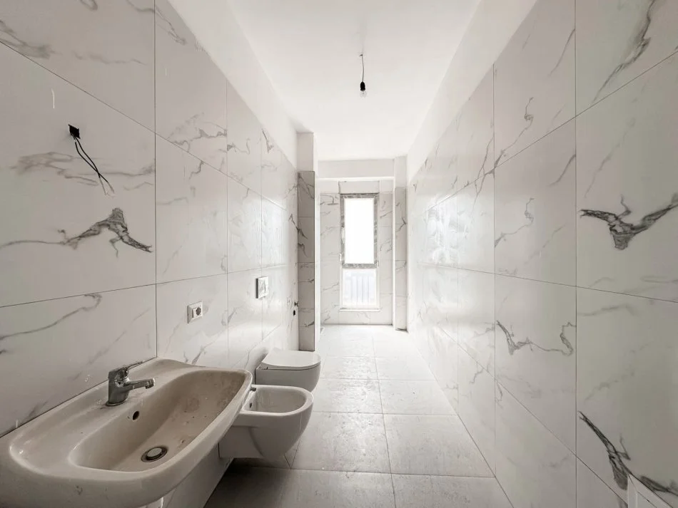 Tirane, shitet apartament 3+1 Kati 5, 150 m² 230.000 € (Fusha e Aviacionit)