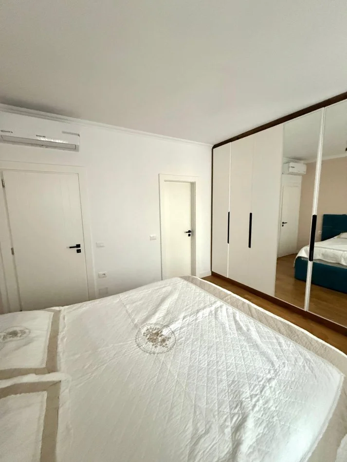 Tirane, jepet me qera apartament 2+1 Kati 4, 110 m² 1.000 € (Rruga e Elbasanit)