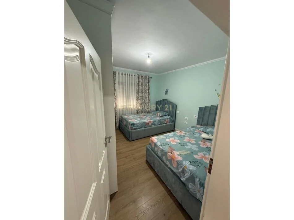 Tirane, jepet me qera apartament 2+1 Kati 5, 90 m² 600 € (oxhaku)