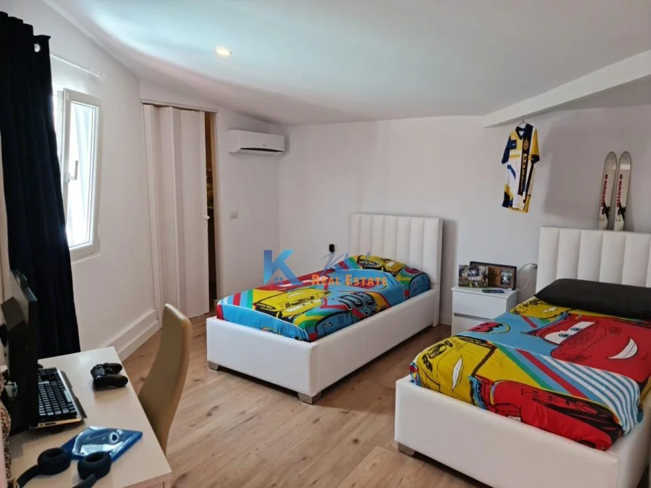 Mali Robit, shitet apartament+verande | Penthouse 3+1+Aneks+Ballkon , 230 m² 255.000 € (Golem – 50m nga deti)