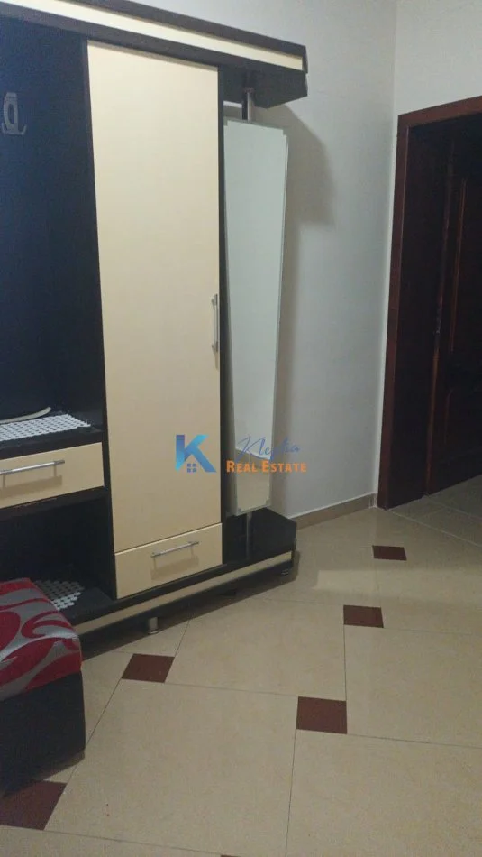 Tirane, jap me qera apartament 1+1+Ballkon Kati 2, 65 m² (afer shkolles se baletit)