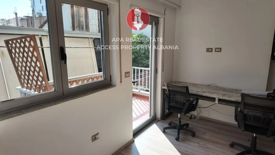Tirane, jepet me qera ambjent biznesi Kati 1, 120 m² 650 € (Rruga Xhanfize Keko - Xhamlliku)