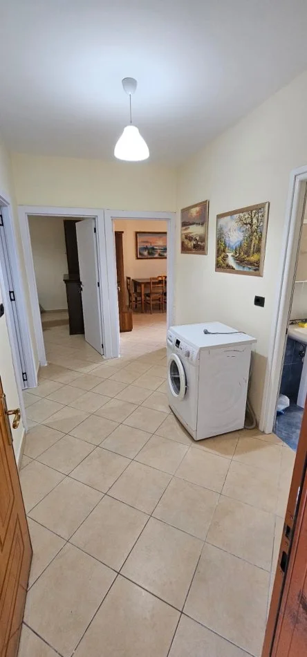 Tirane, jepet me qera apartament 2+1 Kati 1, 73 m² 400 € (Porcelan)