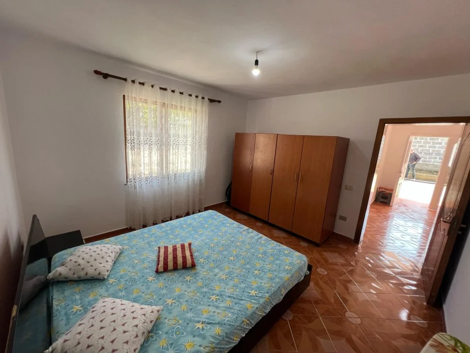 Tirane, jepet me qera apartament 2+1 Kati 0, 80 m² 450 € (Yzberisht)