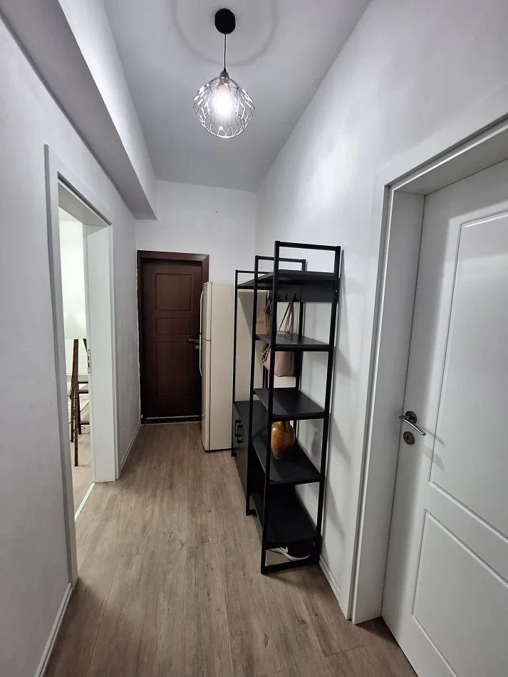 Tirane, jepet me qera apartament 1+1 Kati 2, 74 m² 600 € (Rruga e Barrikadave)