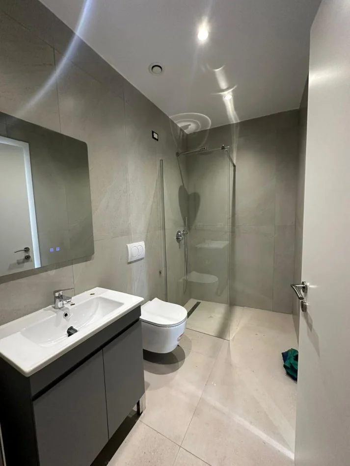 Tirane, jepet me qera apartament 2+1 Kati 6, 125 m² 1.300 € (Lake View)