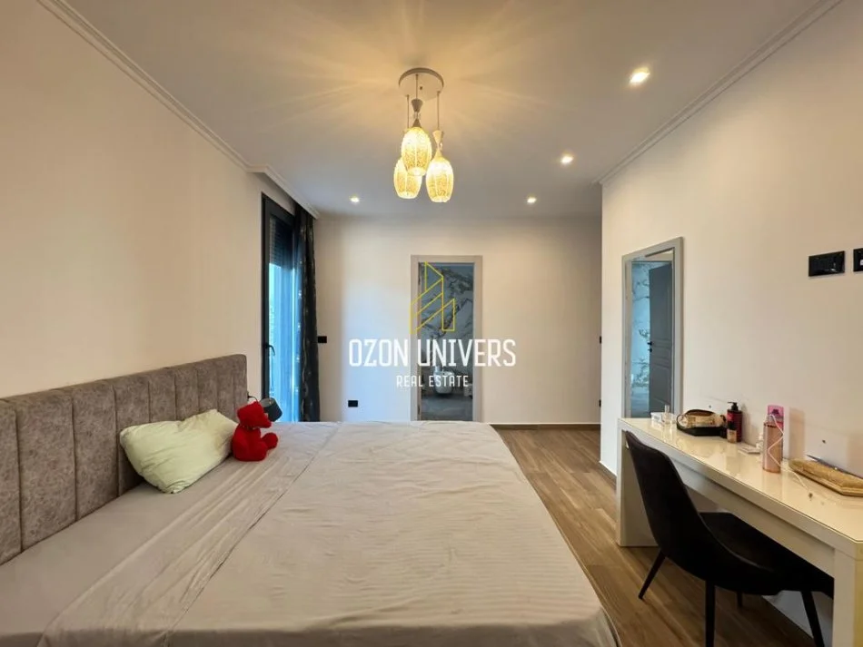 Tirane, jepet me qera apartament 2+1+Ballkon Kati 1, 137 m² 1.500 € (Rezidencë në TEG)