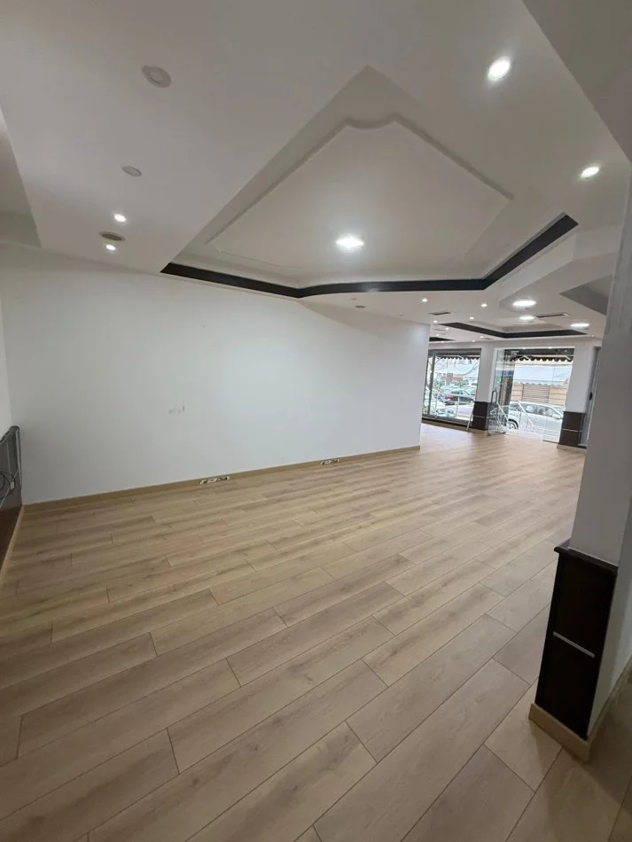 Tirane, jepet me qera ambjent biznesi Kati 0, 113 m² 1.000 € (Vasil Shanto)