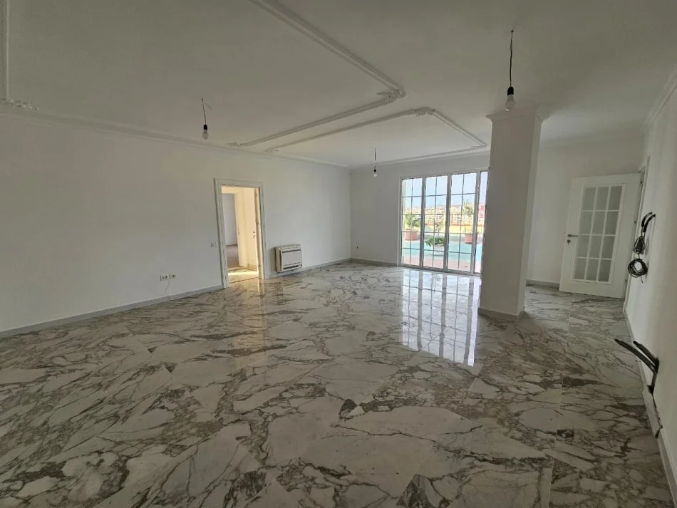 Tirane, jepet me qera apartament 2+1 Kati 11, 300 m² 1.500 € (Yzberisht)