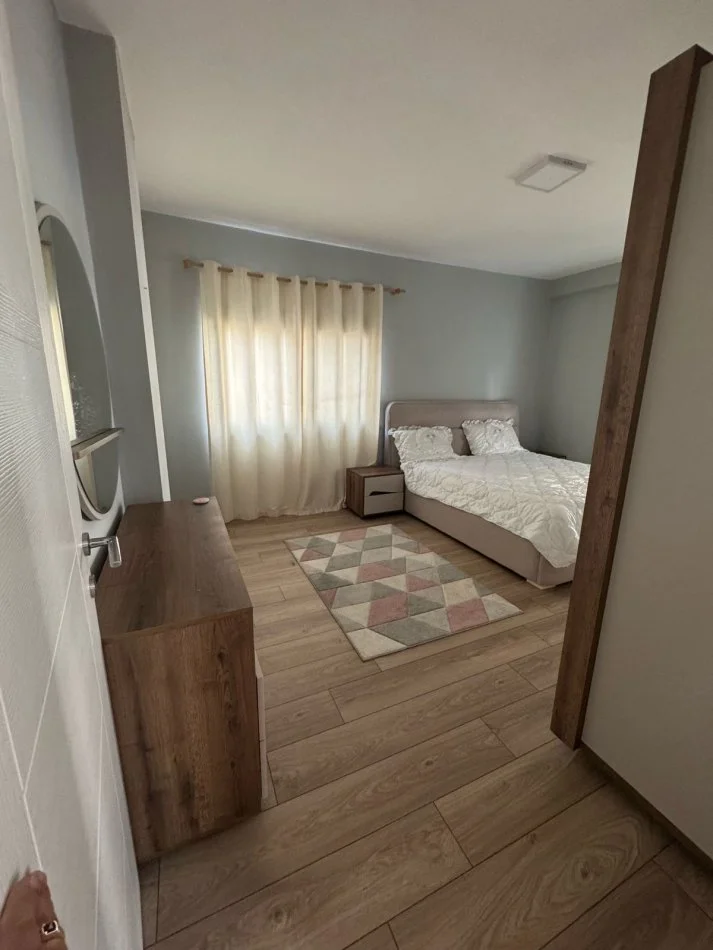 Tirane, jepet me qera apartament 2+1 Kati 4, 100 m² 400 € (Fresk)