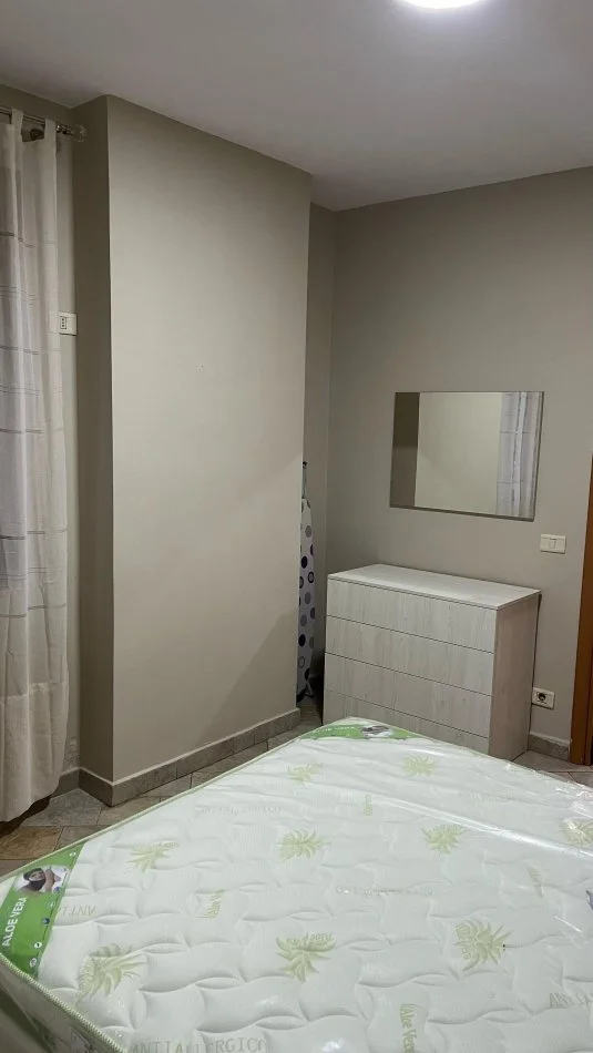 Tirane, jepet me qera apartament 1+1 Kati 15, 60 m² 550 € (Qender)