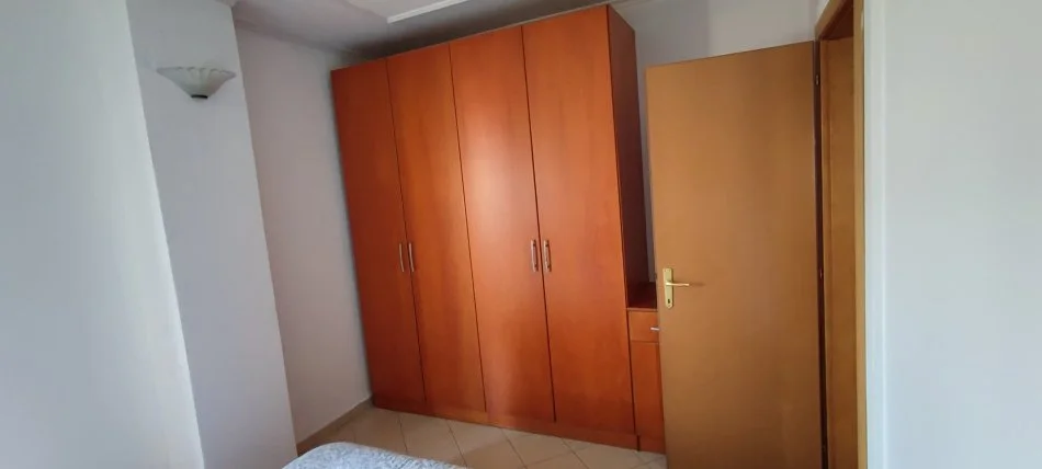 Tirane, jepet me qera apartament 1+1 Kati 6, 70 m² 500 € (Rruga e Barrikadave)