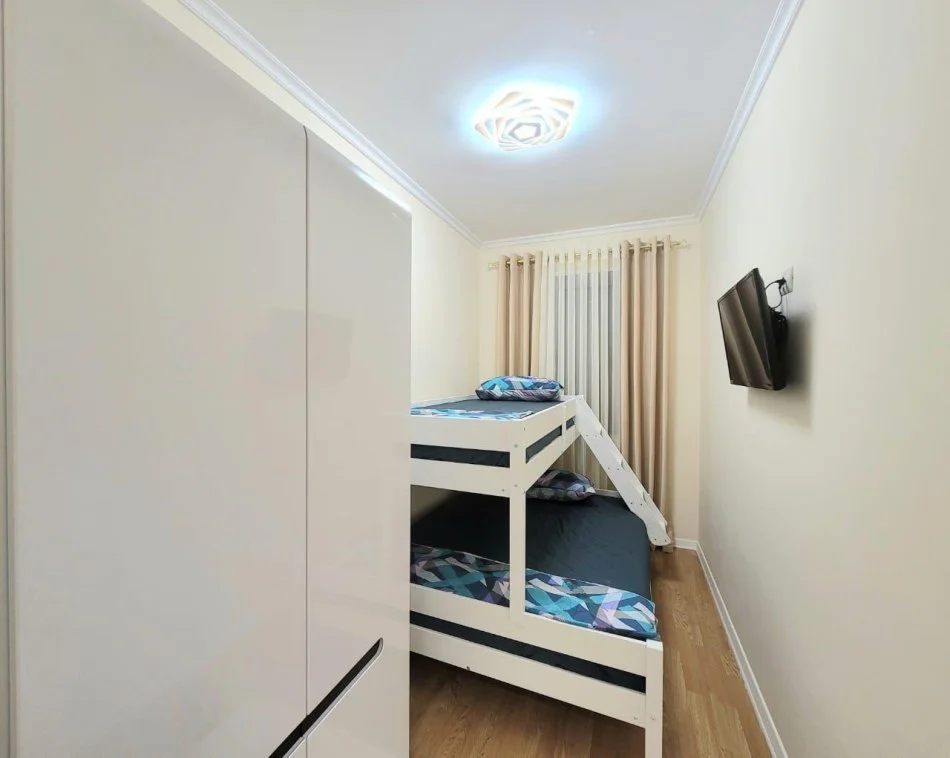 Tirane, jepet me qera apartament 2+1 Kati 5, 100 m² 1.200 € (Rruga e Kosovareve)