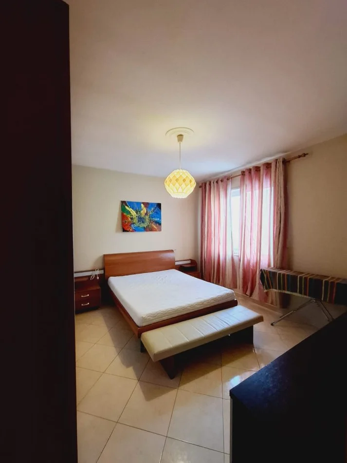 Tirane, jepet me qera apartament 2+1 Kati 4, 125 m² 570 € (Kopshti Zoologjik)