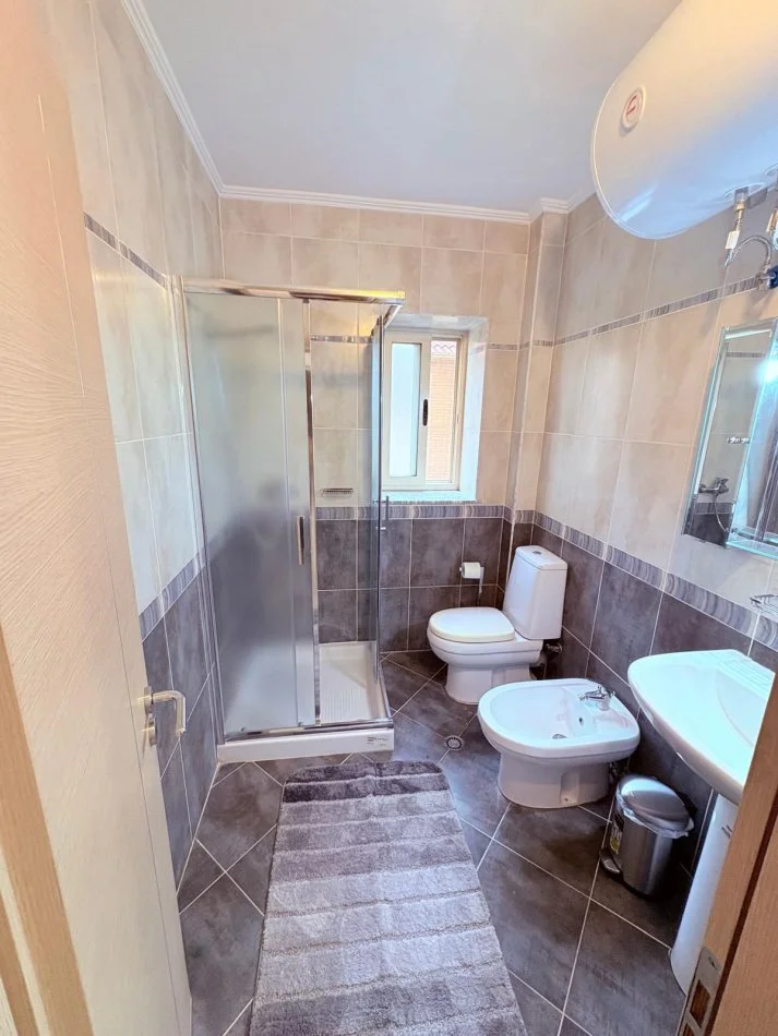 Tirane, jepet me qera apartament 1+1 Kati 5, 60 m² 500 € (Shkolla e Baletit)