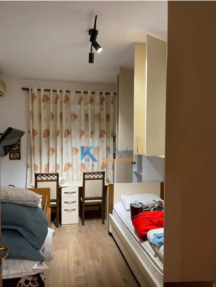 Tirane, jap me qera apartament 2+1+Ballkon Kati 3, 100 m² (Fresk, afer Gaxherrit)