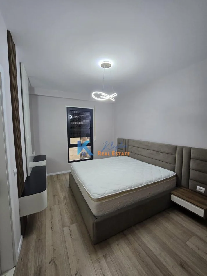 Tirane, jap me qera apartament 2+1+Ballkon Kati 5, 110 m² 1.000 € (Porcelan, Rezidenca Erli)