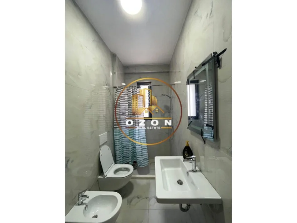 Tirane, jepet me qera apartament 1+1+Ballkon Kati 4, 70 m² 500 € (UET, Porcelan)