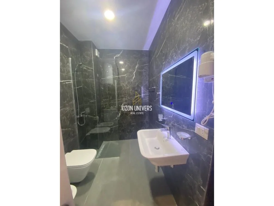 Tirane, jepet me qera garsonier 1+1 Kati 10, 48 m² 650 € (Kompleksin "Square 21", Rruga e Kavajës)