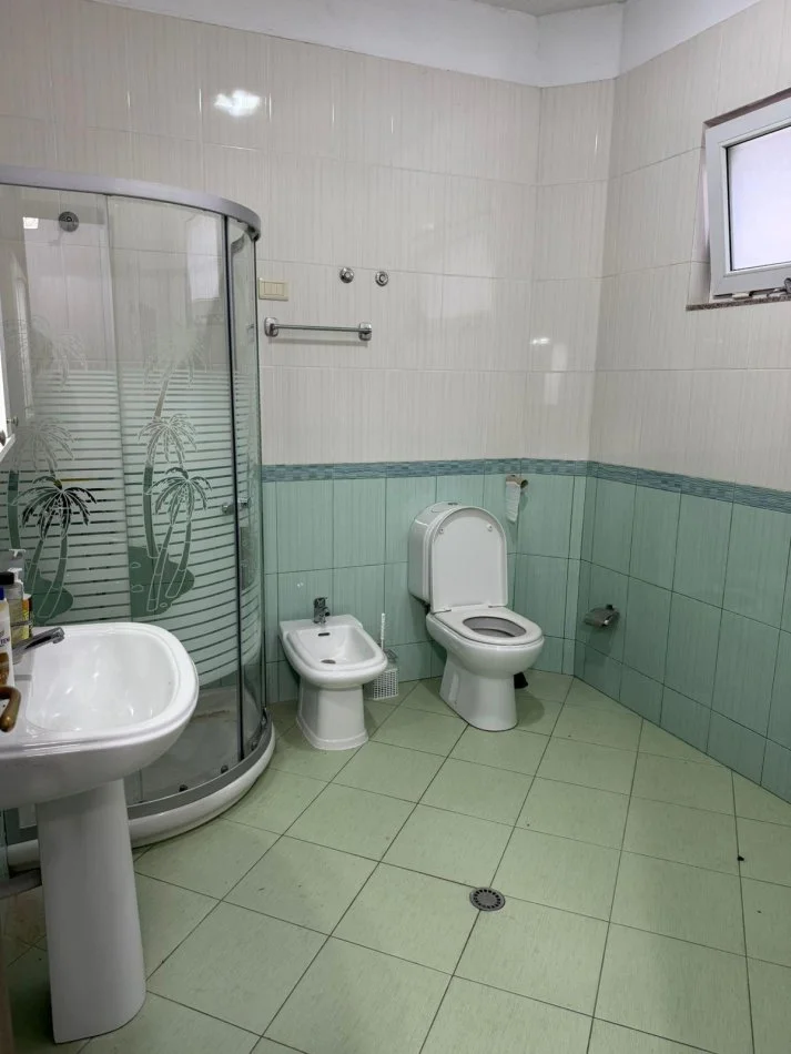 Tirane, jepet me qera apartament 2 Katshe Kati 1, 240 m² 1.500 € (Sauk)