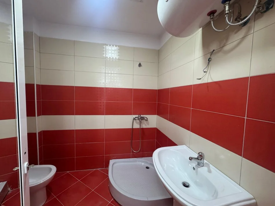 Tirane, jepet me qera apartament 2+1 Kati 4, 106 m² 400 € (RRUGA MUHAMET DELIU)