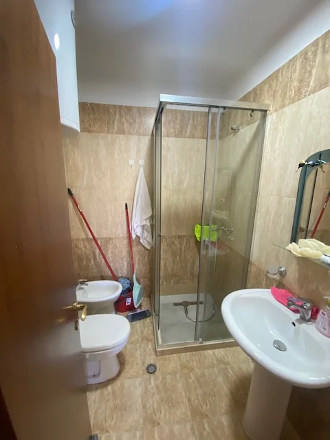 Tirane, jepet me qera apartament 2+1+Ballkon Kati 3, 110 m² 700 € (Medar Shtylla)