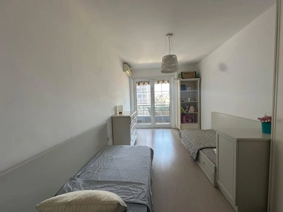 Tirane, jepet me qera apartament 2+1+Aneks+Ballkon Kati 7, 133 m² 800 € (komuna e parisit)