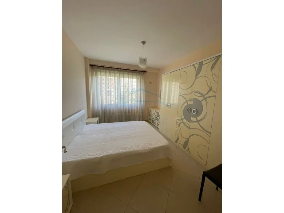 Tirane, jepet me qera apartament 2+1 , 98 m² 700 € (JORDAN MISJA)