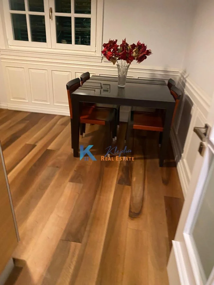 Tirane, jap me qera apartament 1+1+Aneks+Ballkon Kati 2, 75 m² 700 € (Rruga Qemal Stafa, afer Shkolles se Kuqe)