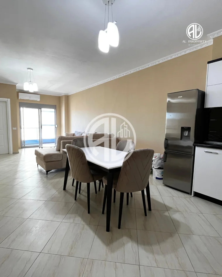 Durres, jepet me qera 2+1+Ballkon Kati 9, 450 € 