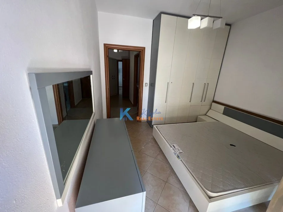 jepet me qera apartament Kati 3, 85 m² 500 € (Kodra e Diellit – Afer Eleonores)