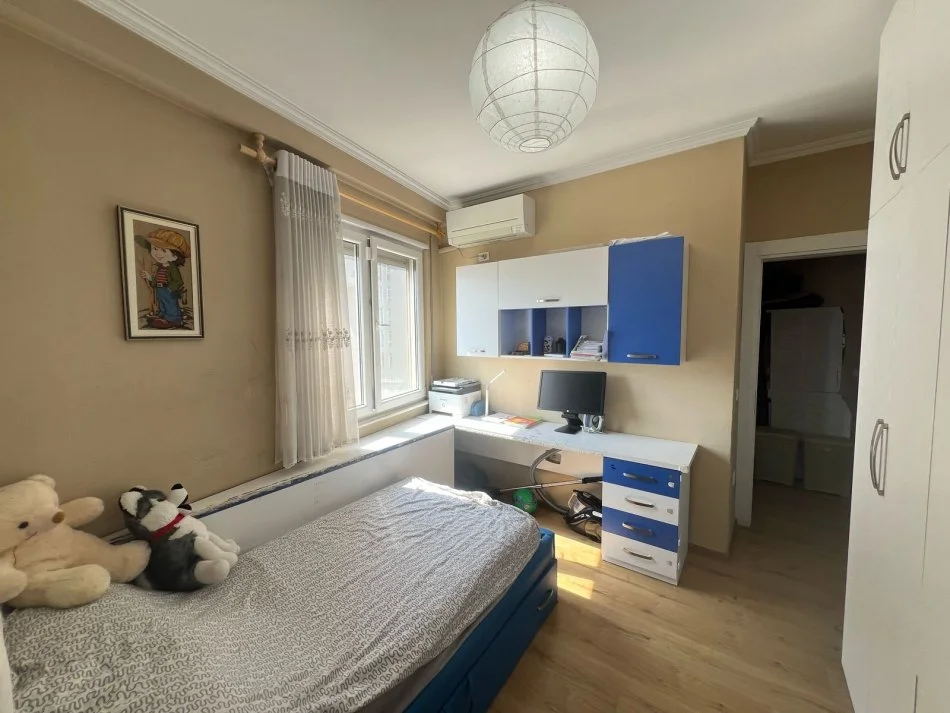 Tirane, jap me qera apartament 2+1+Ballkon Kati 4, 95 m² 1.000 € (Kompleksi Kika 2)