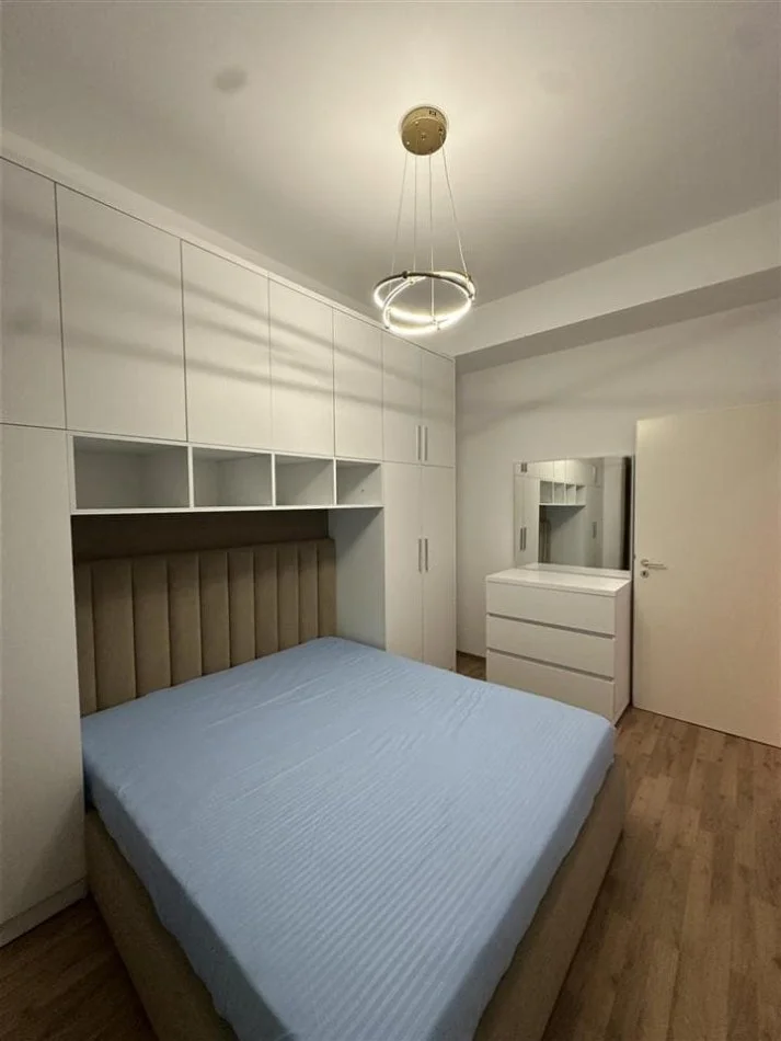 Tirane, jepet me qera apartament 1+1+Ballkon Kati 4, 79 m² 550 € (Ali Demi, Kompleksi Mangalem)