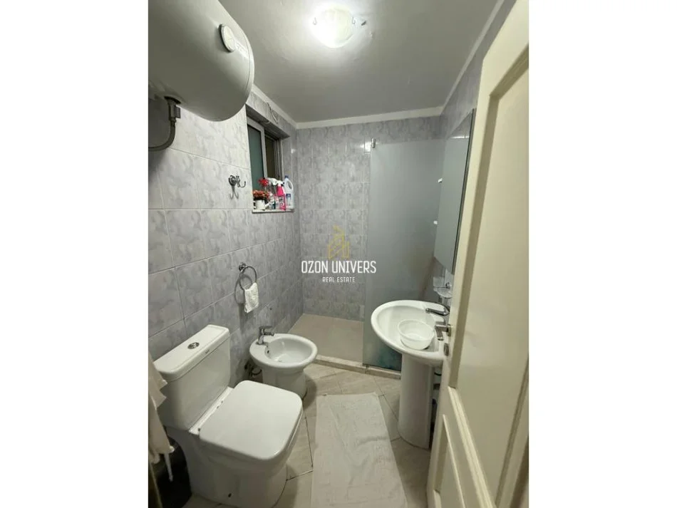 Tirane, jepet me qera apartament 1+1 Kati 5-të,  500 €