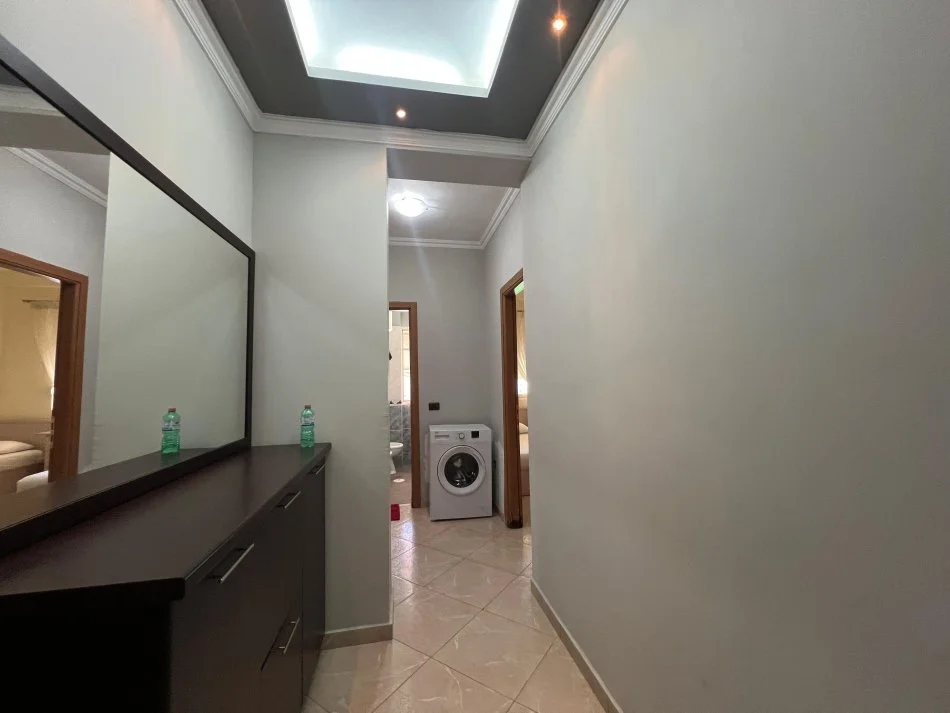 Tirane, jepet me qera apartament 1+1+Ballkon Kati 5, 70 m² 550 € (rruga e kavajes)