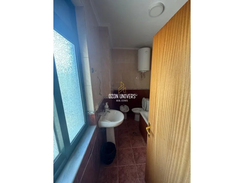 Tirane, jepet me qera apartament 2+1 Për biznes, Kati 4, 105 m² 700 € (Ish Ekspozita)