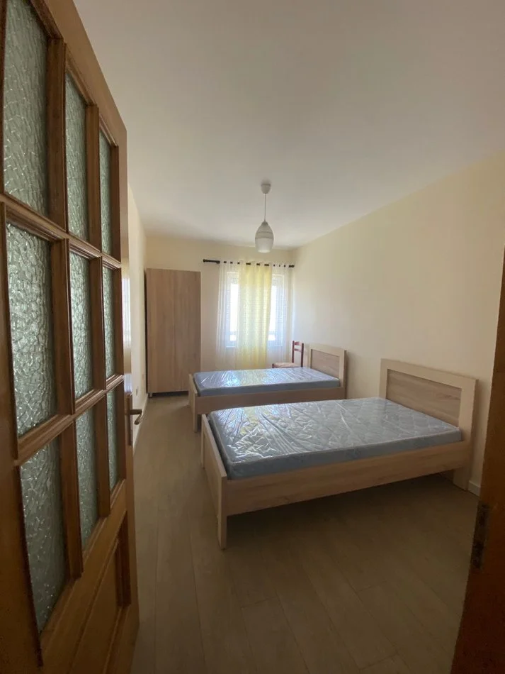 Tirane, jap me qera apartament 2+1+Ballkon Kati 7, 99 m² 550 € (Rruga Dritan Hoxha, prane Hotel Relax)