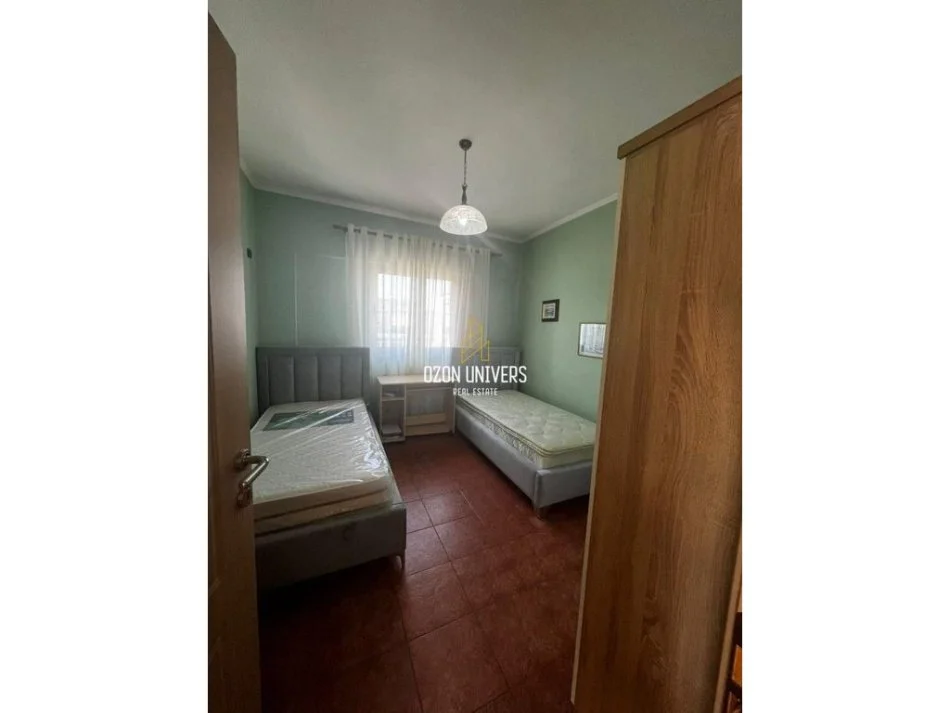 Tirane, jepet me qera apartament 2+1 Kati 9, 85 m² 650 € (Komuna e Parisit)
