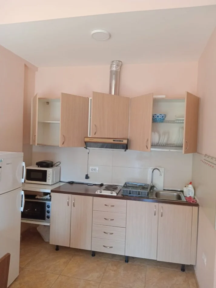 Apartament 2+1 me qera tek kodra e Diellit (470 Euro)