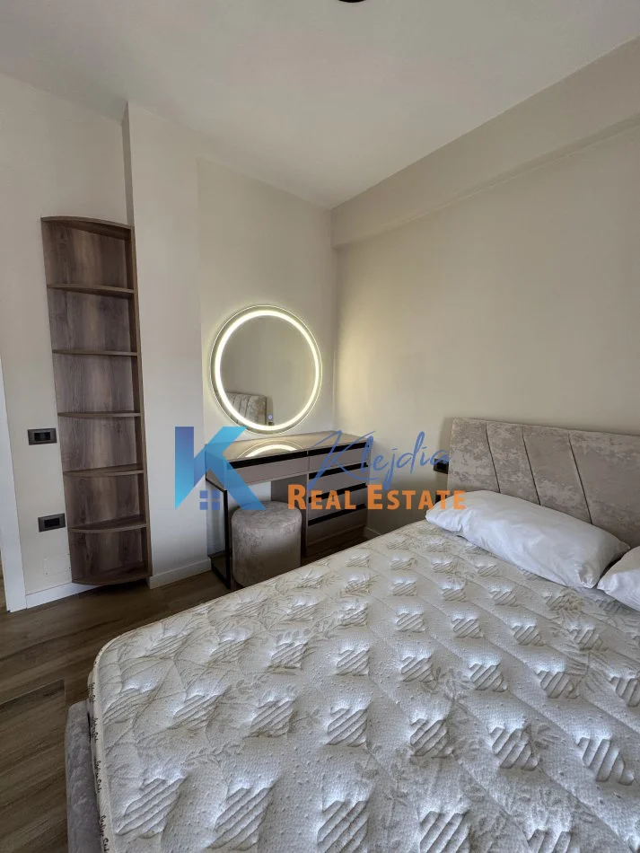 Tirane, jap me qera apartament 1+1+Ballkon Kati 7, 70 m² 600 € (21 Dhjetori, kompleksi Star)