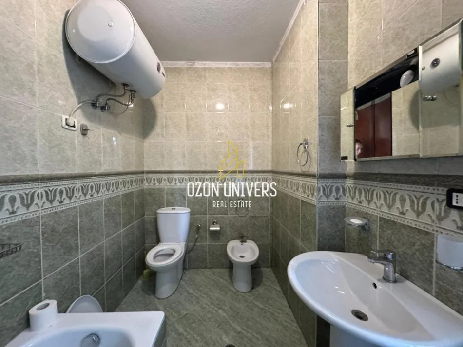 Tirane, jepet me qera apartament 2+1+Ballkon Kati 4, 111 m² 600 € (Ish Ekspozita)