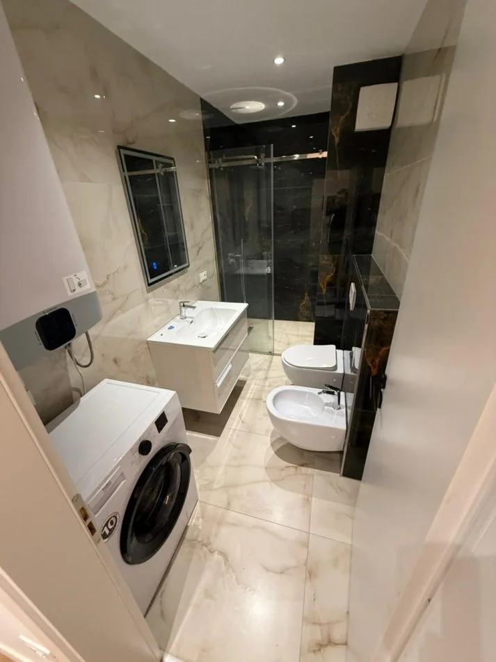 Tirane, jepet me qera apartament 2+1 , 115 m² 1.250 € 